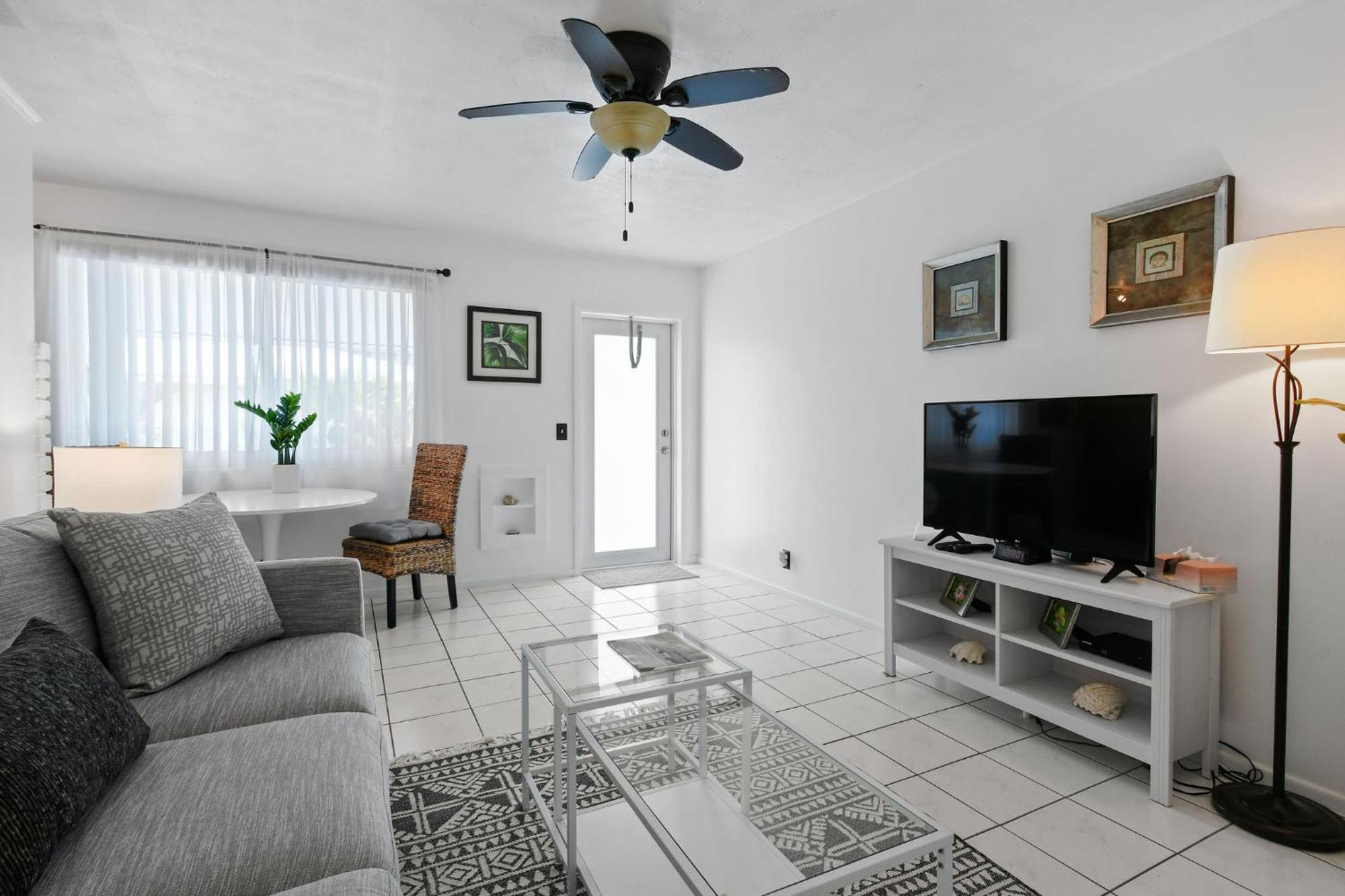 Sunshine Shores Boutique Apartments Palm Beach Shores Dış mekan fotoğraf